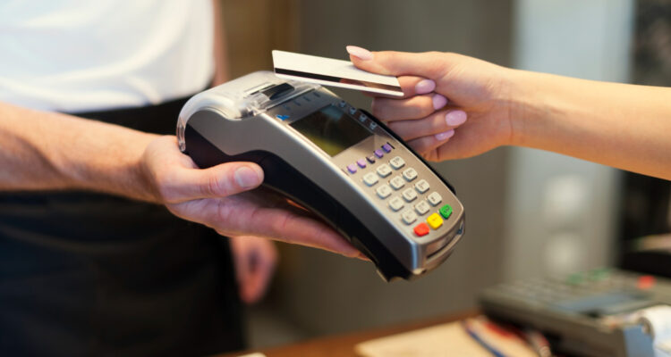 Comercio abierto en feriado