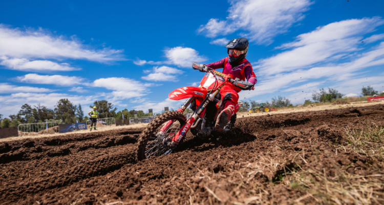 Sergio Villaronga se lució y se consagró como bicampeón del Campeonato Nacional de Motocross.