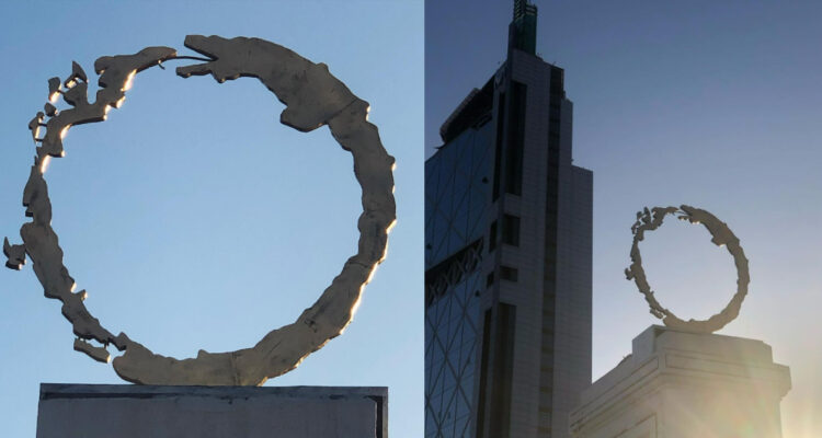 “Chile Uróboro”: la serpiente que por algunas horas fue el monumento de la plaza Baquedano