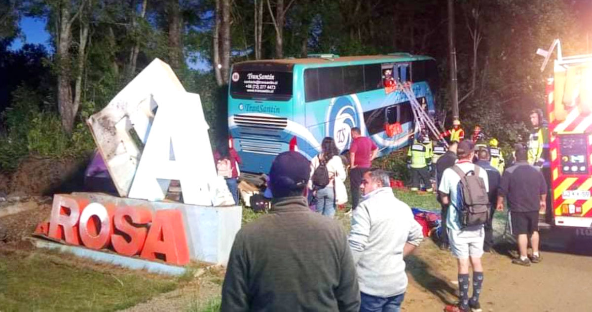 Choque de bus contra letras de Gorbea deja al menos seis personas heridas