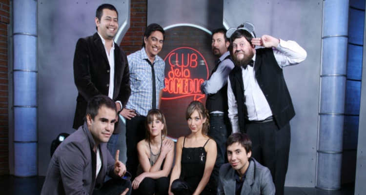 Pedro Ruminot junto al elenco de El Club de la Comedia