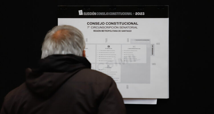 Comisión contra la Desinformación propone facultar al Servel para denunciar “fake news”