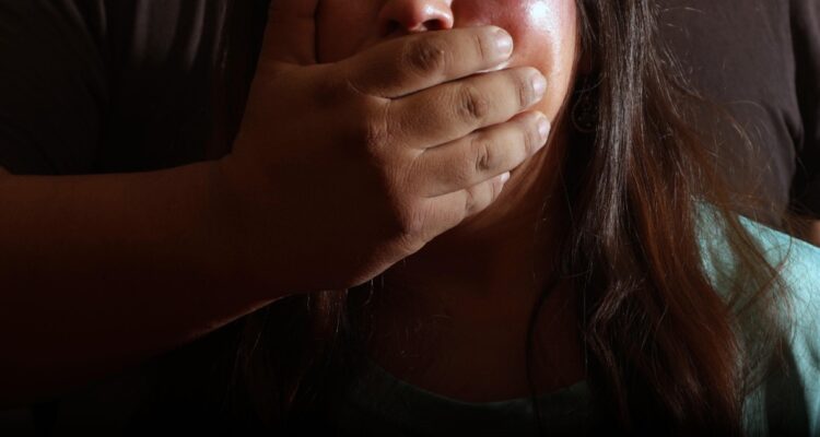 Condenan a 10 años de cárcel a dos hombres que violaron a adolescente en Quemchi