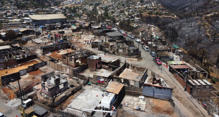 entregan subsidios pendientes a familias damnificadas por megaincendio en Viña