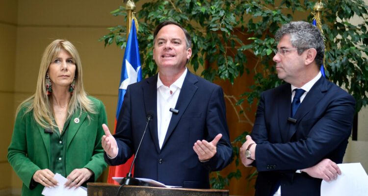 “Votaron con el Pinochetismo”: Demócratas y Amarillos responden críticas de Undurraga (DC)