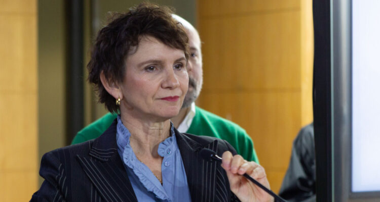 Demócratas exige renuncia de ministra Tohá por insultos a concejala de Renca