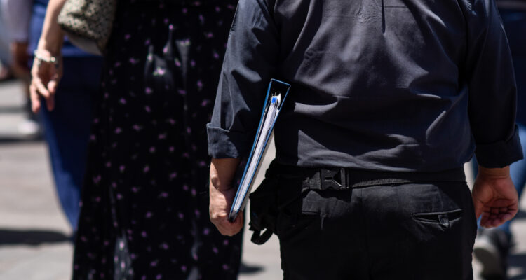 Desempleo en Chile sigue en altos niveles y llega a 8,7%: en la RM alcanza un 9,7%