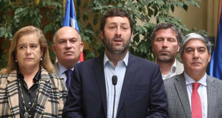 Diputados UDI acusan a Boric de ser “cómplice pasivo” de secuestro por indultar a Luis Castillo