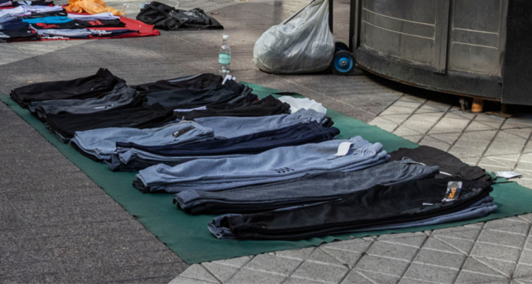 Denuncian que comercio informal genera colapso en estacionamiento Hospital Base San José de Osorno