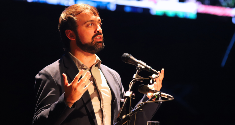 Reincorporan a alcalde Jorge Sharp tras suspensión por abandono de responsabilidades administrativas