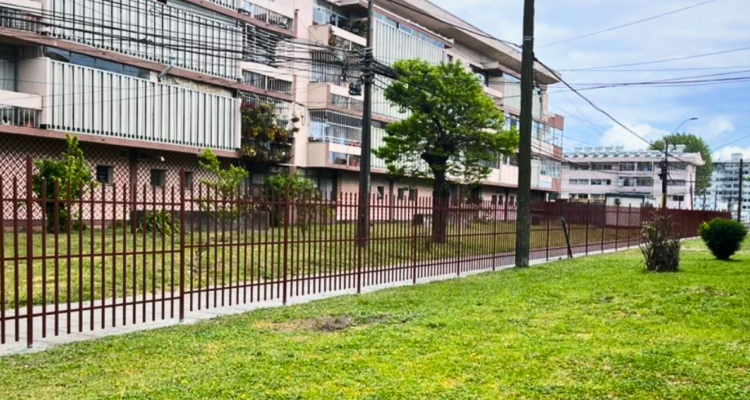 Vecinos de la Av. Paicaví de Concepción presentan recurso por reja que impide el paso entre edificios