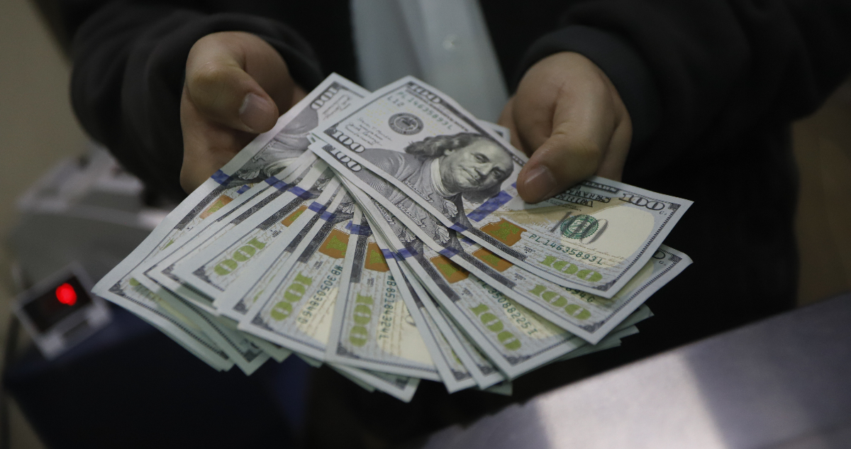 Dólar abre con bajas de hasta $10 previo a IPC de EEUU y anuncio de Banco Central de Chile sobre tasas