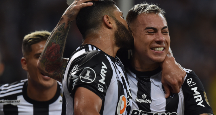 Revelan que elenco de Brasil busca el fichaje de Eduardo Vargas.