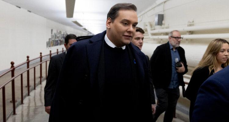 Cámara de Representantes de EEUU expulsa al congresista republicano y mitómano George Santos