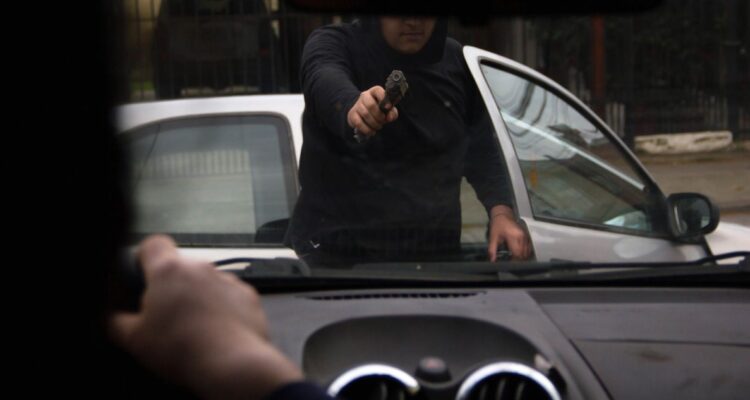 Camioneta recibe dos impactos de bala en intento de encerrona registrado entre Cañete y Contulmo