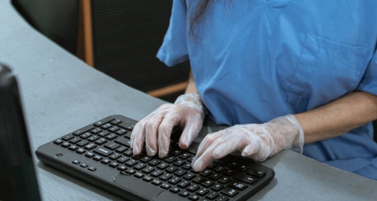 Enfermera es investigada por difundir ficha clínica de la pareja de su ex en Lautaro