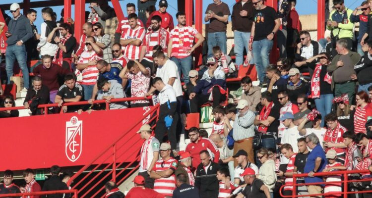 Muere de un infarto en la grada un espectador en duelo de La Liga de España: el partido fue suspendido