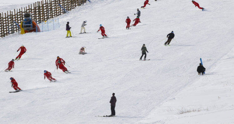 CMF sanciona a 4 directores tras conocidos centros de esquí y detalla la irregularidad que cometieron