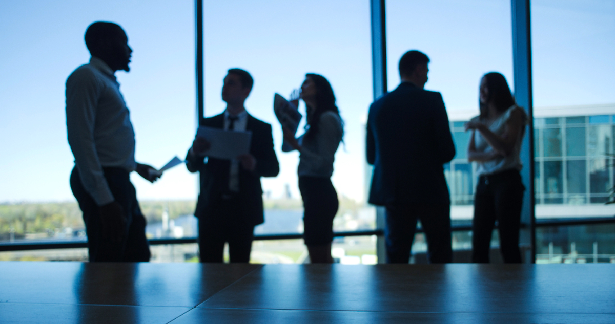 Compatibilidad con la vida personal y sueldo: estudio de IST revela prioridades de los trabajadores