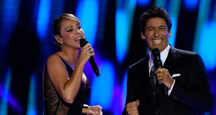 Eva Gómez y Rafael Araneda animando el Festival de Viña en 2013