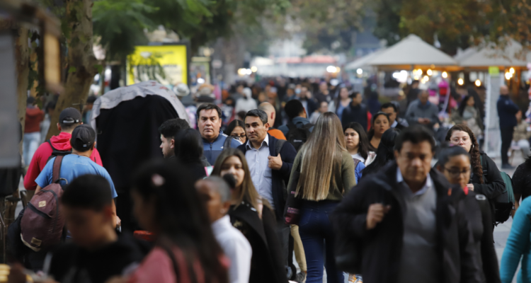 Expertos critican alza en creación de empleos públicos