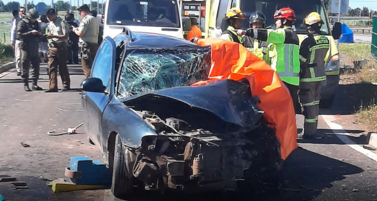 Un muerto y 2 personas graves deja colisión entre dos vehículos en el acceso norte a Galvarino