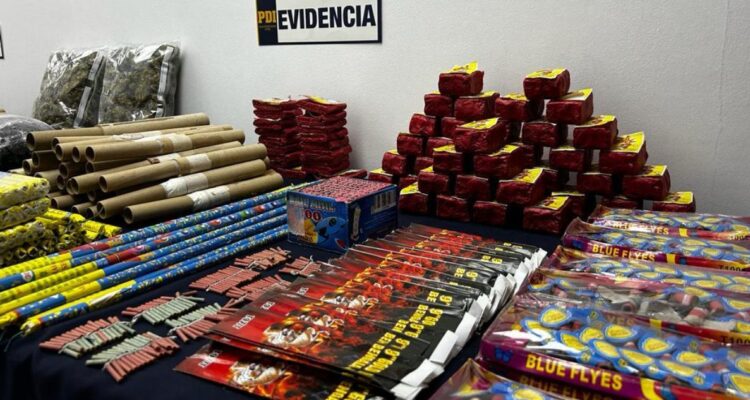 Incautan más de 5600 fuegos artificiales que serían vendidos en Estación Central previo a Año Nuevo