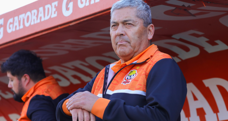 Gustavo Huerta juega al misterio con su continuidad en Cobresal.