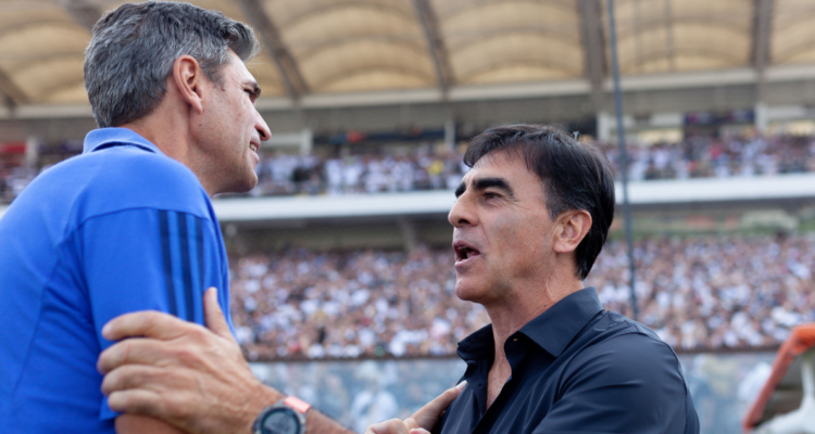 Postulan a Gustavo Quinteros como nuevo DT de Universidad de Chile.