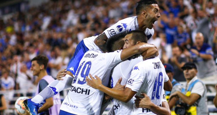 Gustavo Quinteros se arriesga y retorna al primer equipo a jugador problemático.