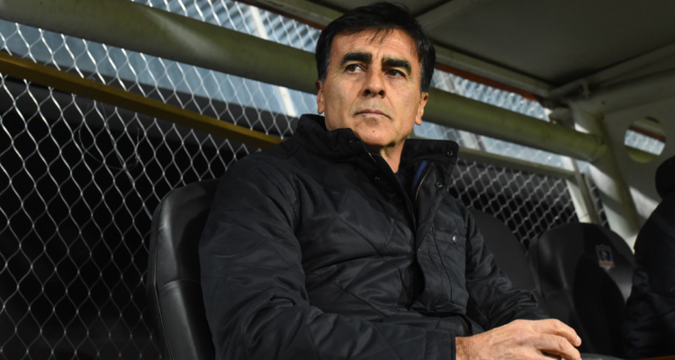 Gustavo Quinteros se olvida de Colo Colo y es oficializado en Vélez Sarsfield.