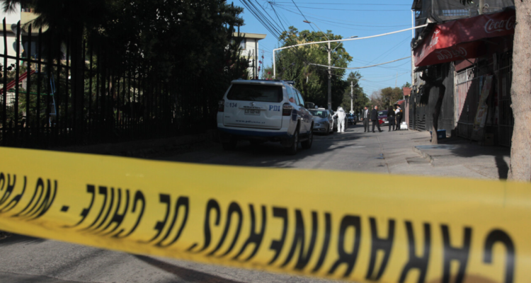 Hombre fue asesinado a balazos mientras caminaba por Independencia