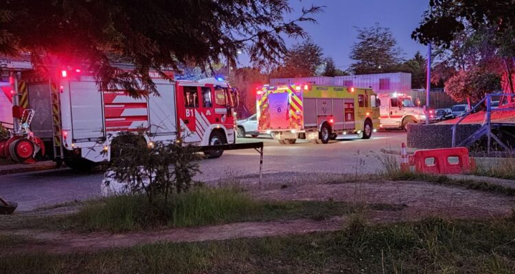 Evacuan al menos tres áreas del Hospital Base de Valdivia ante posible emanación de gas licuado
