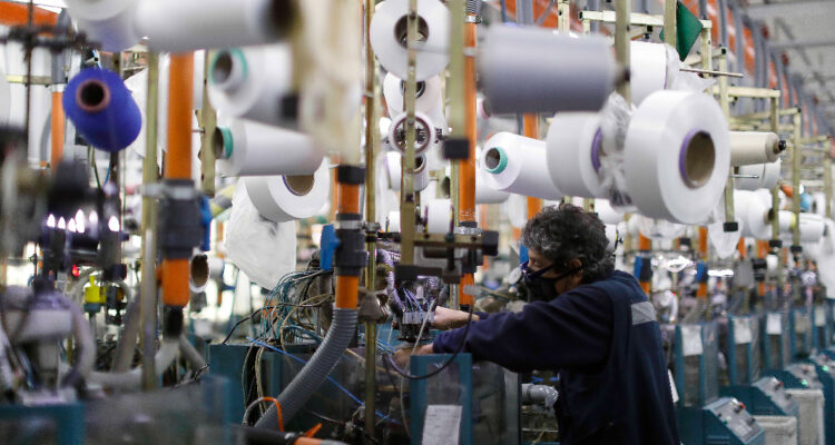 La actividad económica en Chile vuelve a eludir una caída al crecer 0,3% en octubre de este año