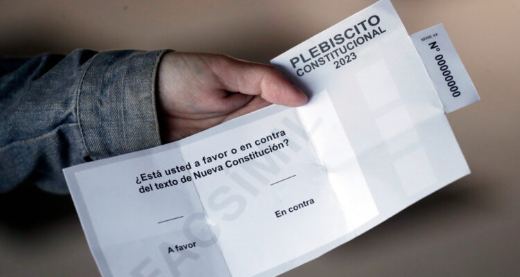 Expertos advierten que incertidumbre económica continuará a pesar del resultado del Plebiscito