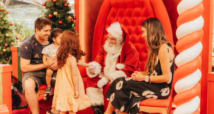 Iniciativa solidaria de Cencosud Shopping Centers reunirá obsequios para niños esta Navidad