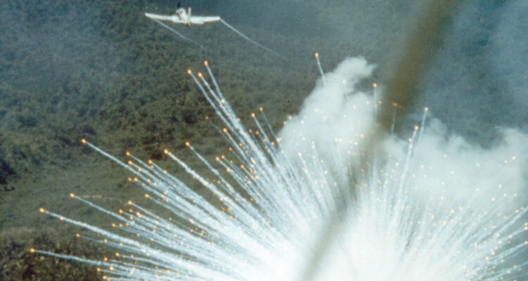 Israel habría usado fósforo blanco para atacar civiles en la frontera con Líbano