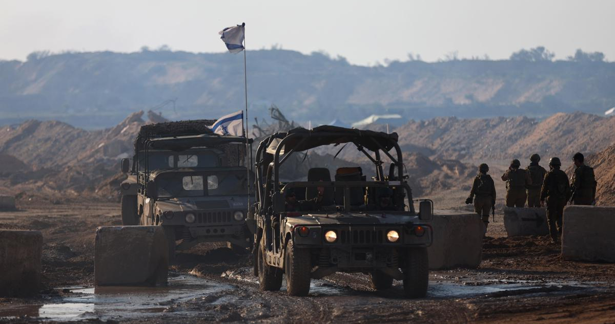 Israel continúa su ofensiva por aire, mar y tierra contra la devastada Franja de Gaza