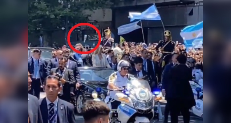 Javier Milei en su caravana