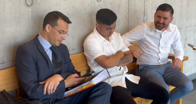 Justicia rechaza sobreseer a Jordhy Thompson por lesiones y desacato