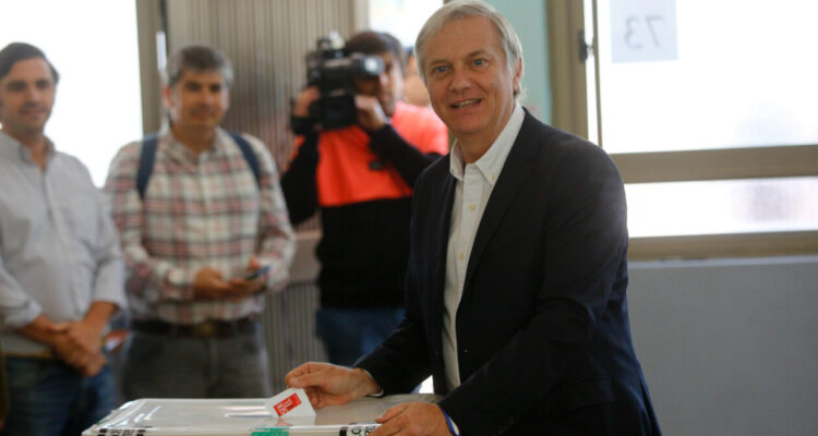 José Antonio Kast tras votar en el plebiscito 2023 evita referirse al Whatsapp filtrado de su asesor