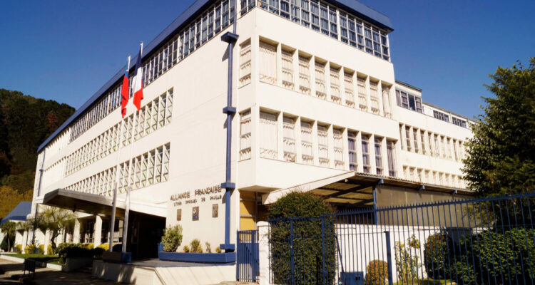 Justicia frena alza de colegiatura en UF en el Lycée Charles de Gaulle de Concepción