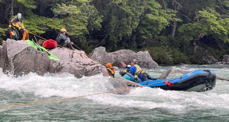 Kayakista muere tras accidente en río Tigre de Futaleufú
