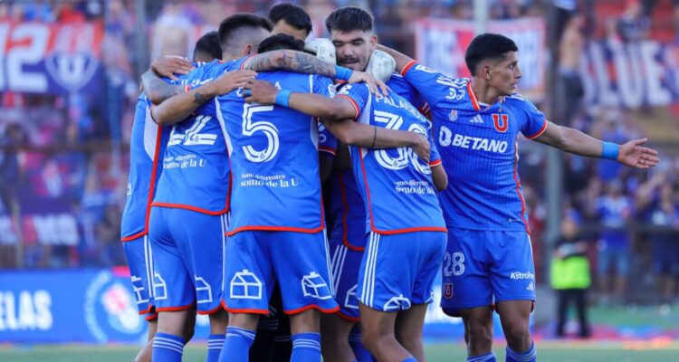 Hinchas de La U estallan por foto del plantel tras duelo con Ñublense