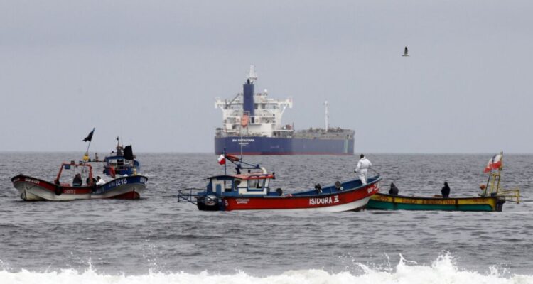 Pese a valorar el proyecto: gremios de pesca y acuicultura piden considerar sus ideas en Ley de Pesca