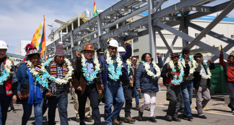 Bolivia inaugura planta con la que apuesta a ser uno de los mayores productores mundiales de litio