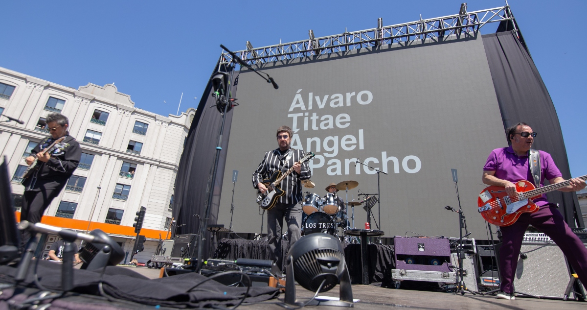 Los Tres lanzan versión en vivo de uno de sus hits: fue grabada en la Plaza en la Independencia