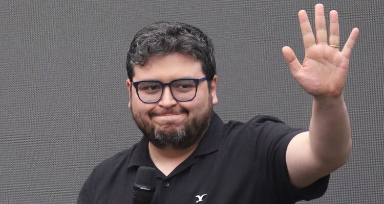 Luis Slimming a Viña 2024: “Va a aparecer un poquito de política, en la medida de lo posible”