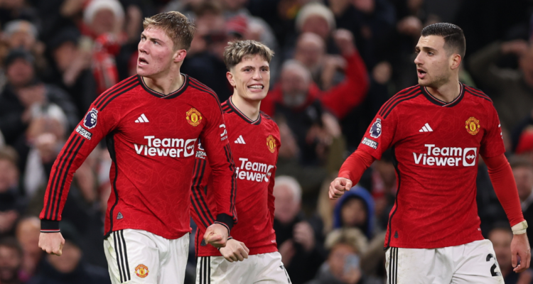 Manchester United derrota a Aston Villa con los jóvenes Garnacho y Hojlund.