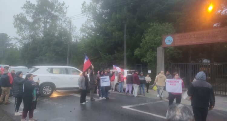 Manifestación de vecinos de Alerce por falta de agua potable